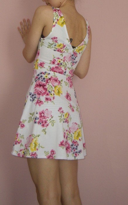 NEU SKATERKLEID KURZ FLORAL AUSGESTELLT BLUMENMUSTER RÜCKENAUSSCHNITT 36/S UNGETRAGEN