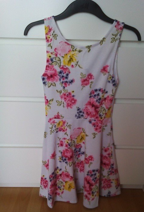 NEU SKATERKLEID KURZ FLORAL AUSGESTELLT BLUMENMUSTER RÜCKENAUSSCHNITT 36/S UNGETRAGEN