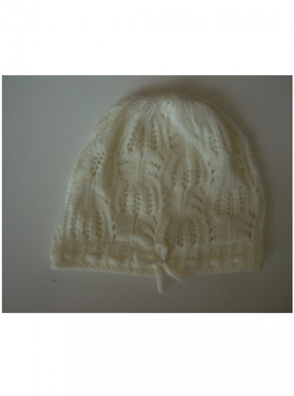 NEU STRICKMÜTZE SCHLEIFCHEN WEIß CREME HÄKEL UNGETRAGEN