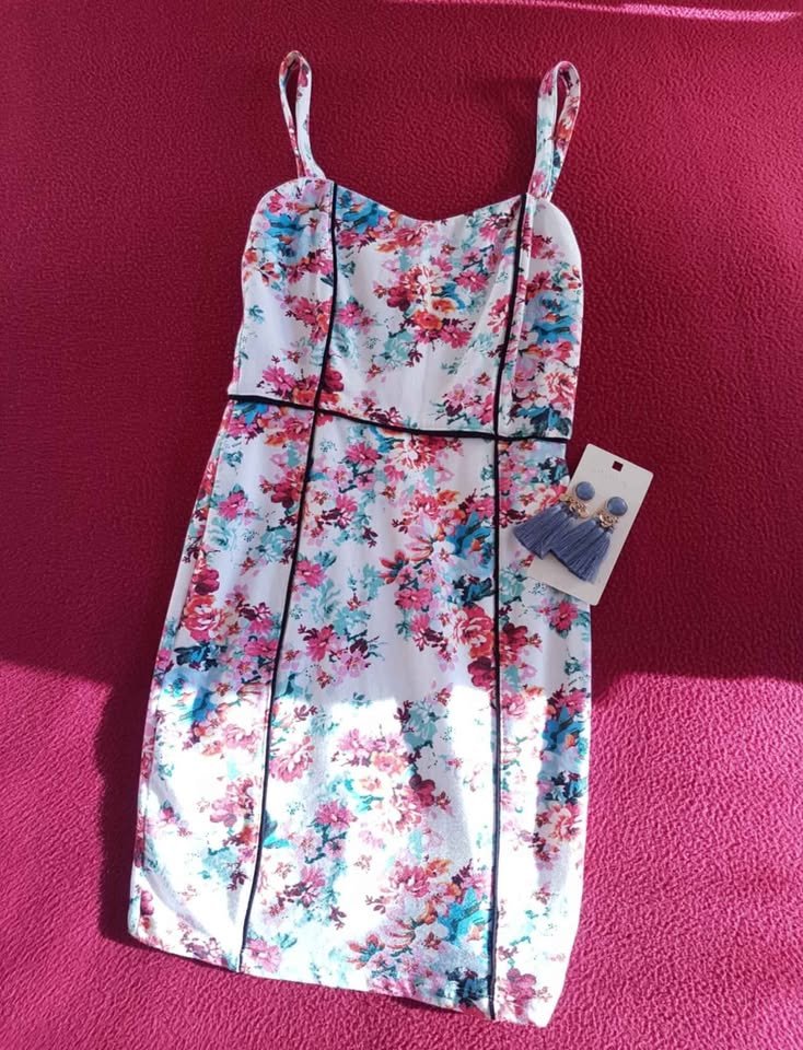 wunderschönes Kleid gr 34/xs +Ohrringe ab 4 Artikel Versandfrei