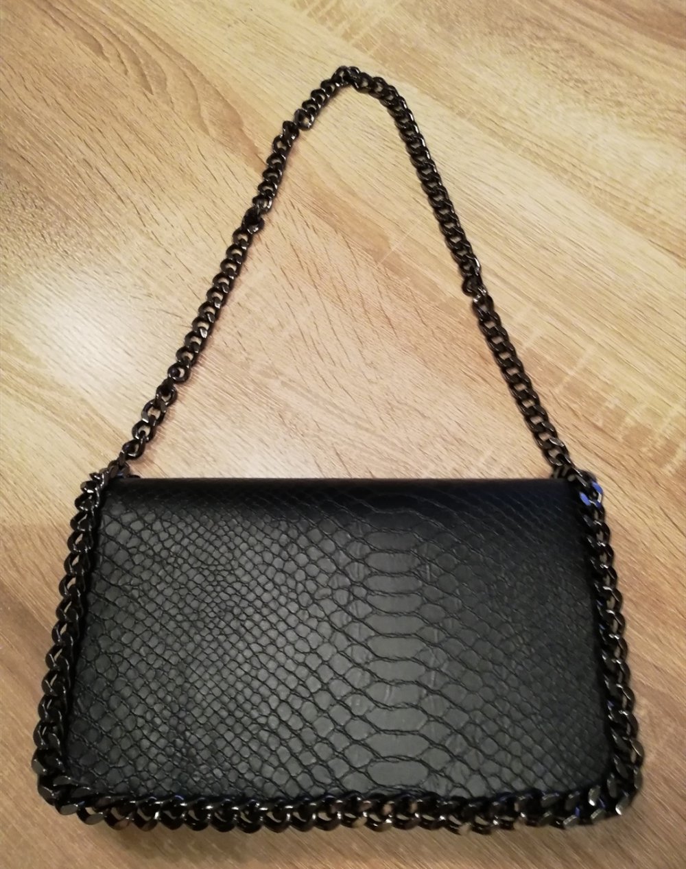 Schwarze rockige Tasche mit Kette (Bijou Brigitte) 