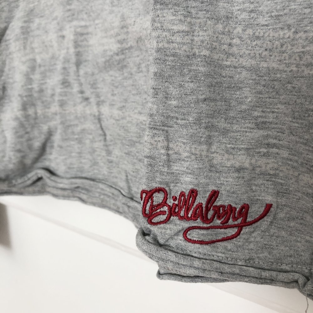 Early 2000s y2k Billabong Langarmshirt mit Totenköpfen