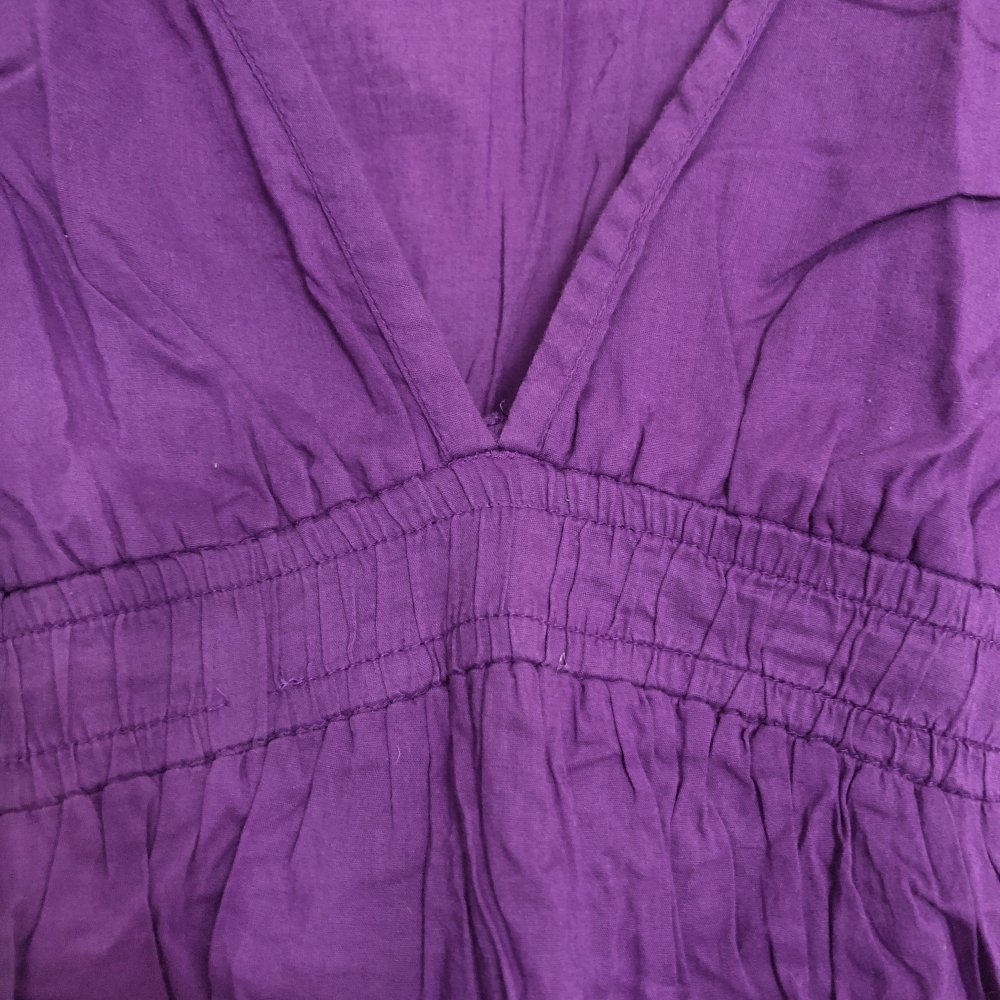 Lila farbene Bluse mit geraffter Taille & Schmetterlingärmel