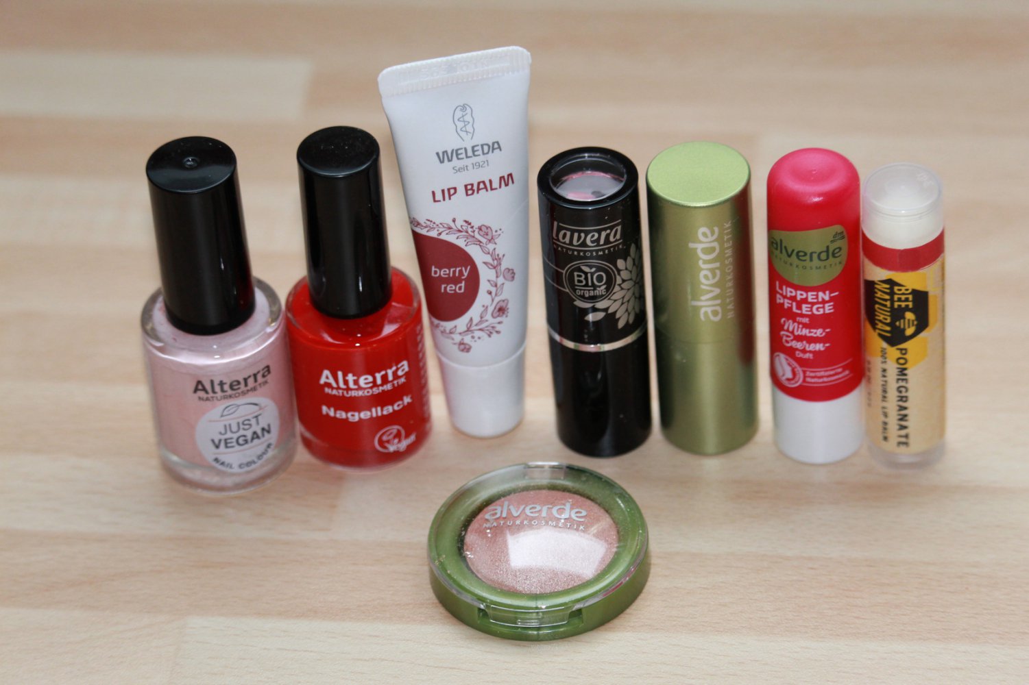Naturkosmetik lavera Weleda Alterra alverde Nagelack Lidschatten Lippenstift Lippenpflege 