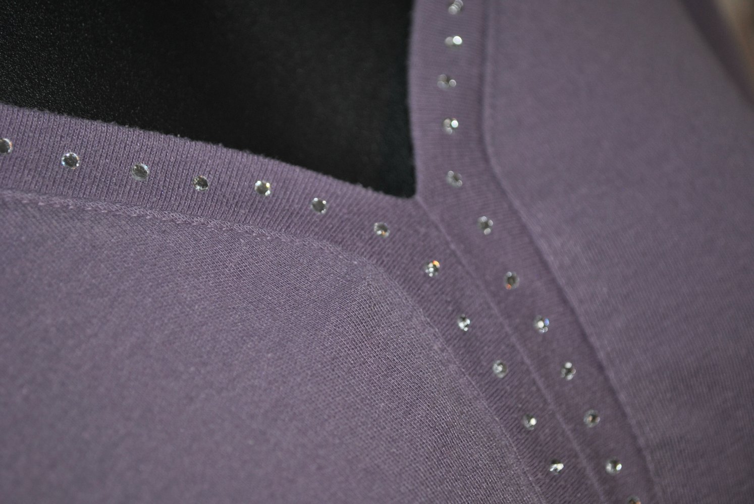 Lila Shirt mit Strass