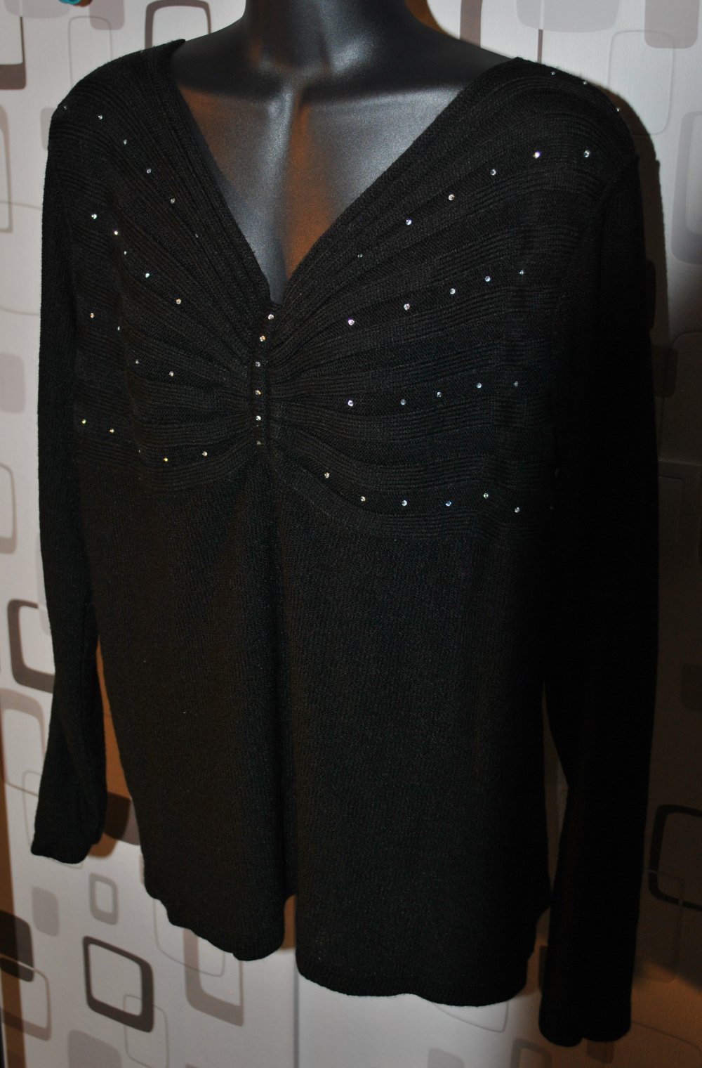 schwarzer Strass-Pulli