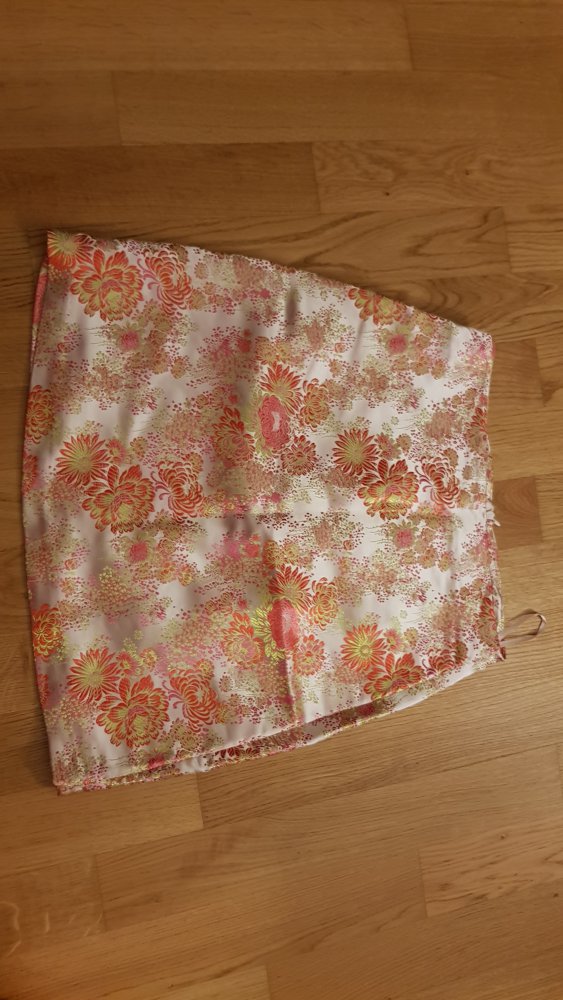 Rock mit schönem Muster