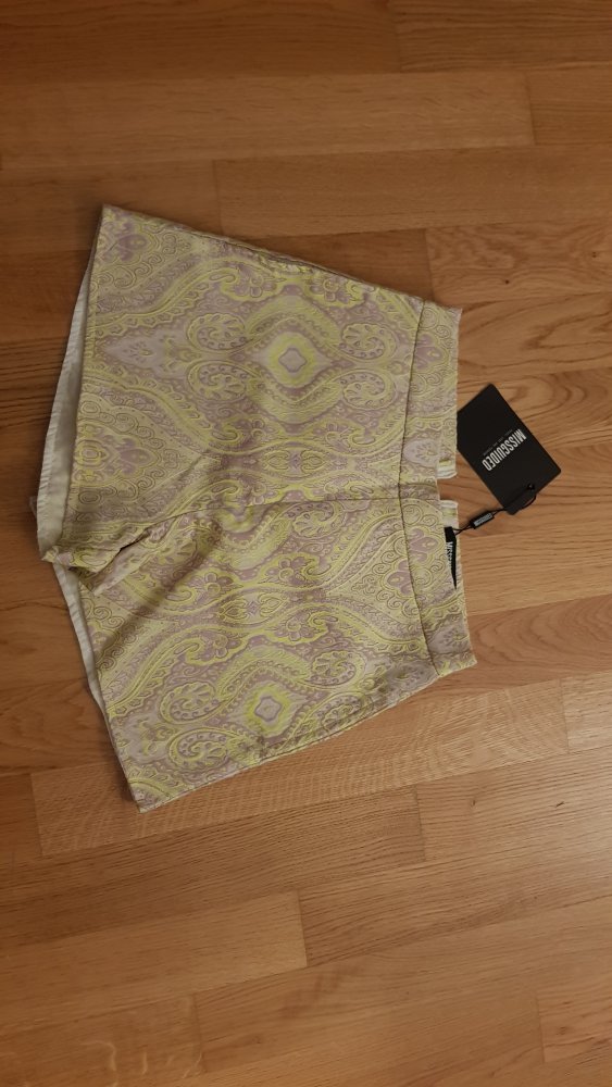 Shorts NEU