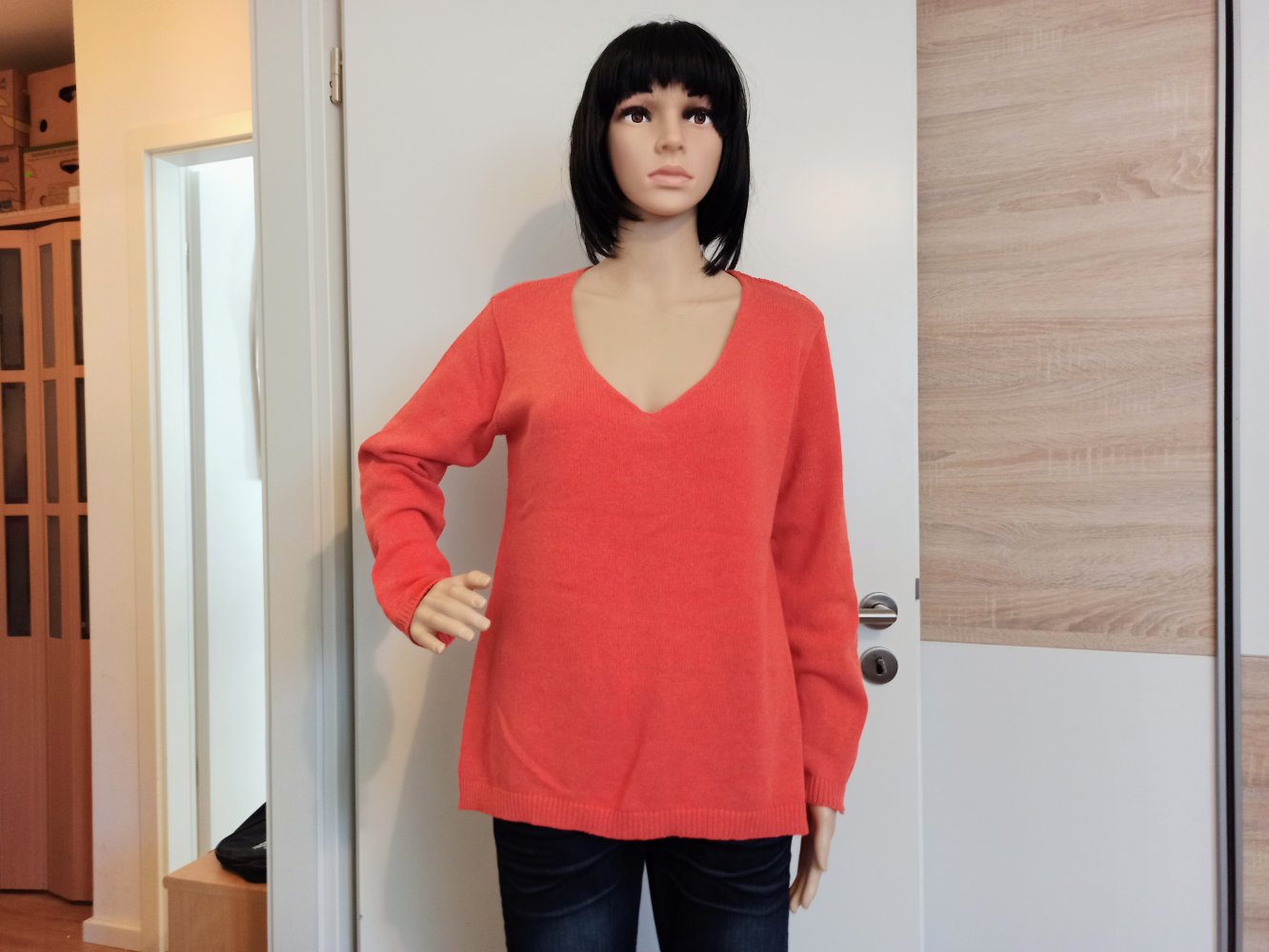 Schöner Pullover von Janina mit Spitze am Rücken