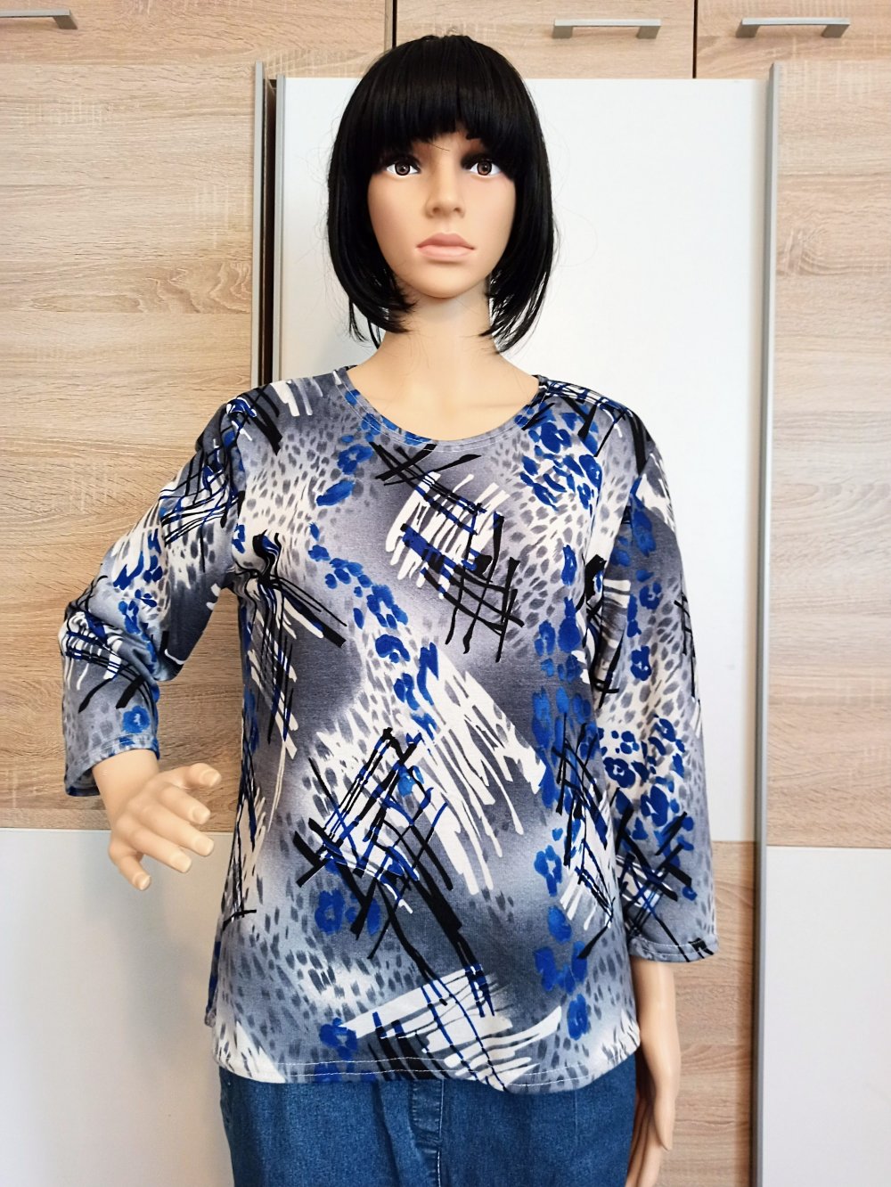 Schöner bunter Langarm-Shirt