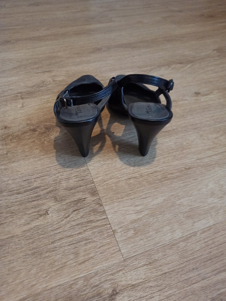 Tolle Damen-Schuhe in schwarz von Tamaris 