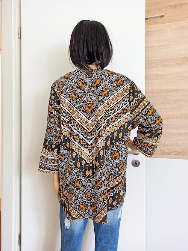 Schöner bunter Langarmshirt