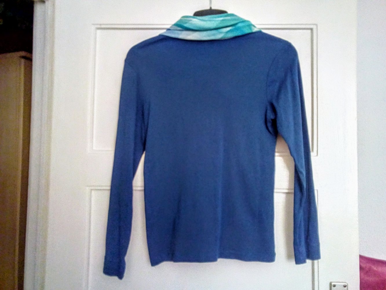 Sehr schönes Langarm-Shirt in Farbe Blau von UpFashion 
