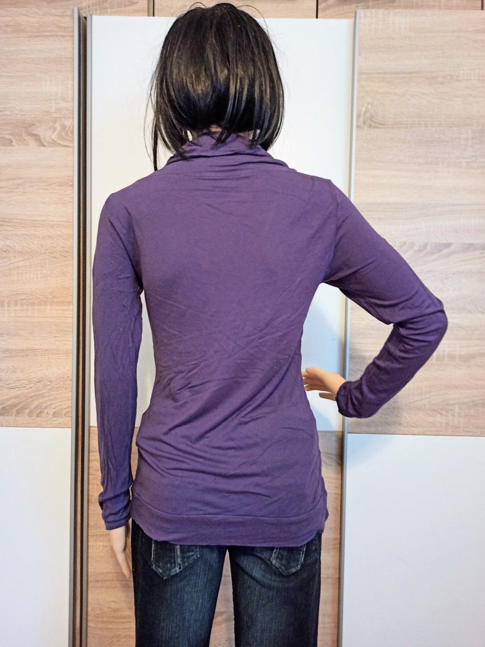 Sehr schöner Langarm-Shirt von EDC in Lila