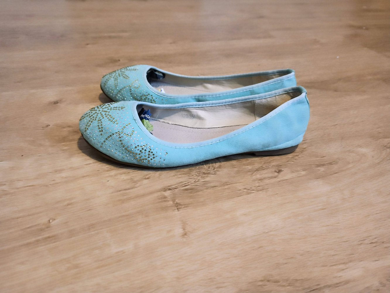 Tolle Ballerina in grün mit Straps steinen von Tom&Eva