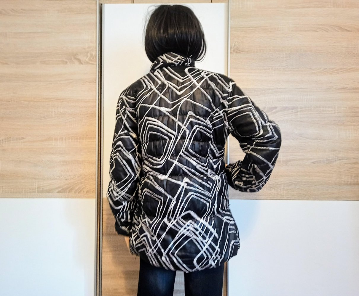 Schöne  Jacke in schwarz/weiß von Eurostyle Collection