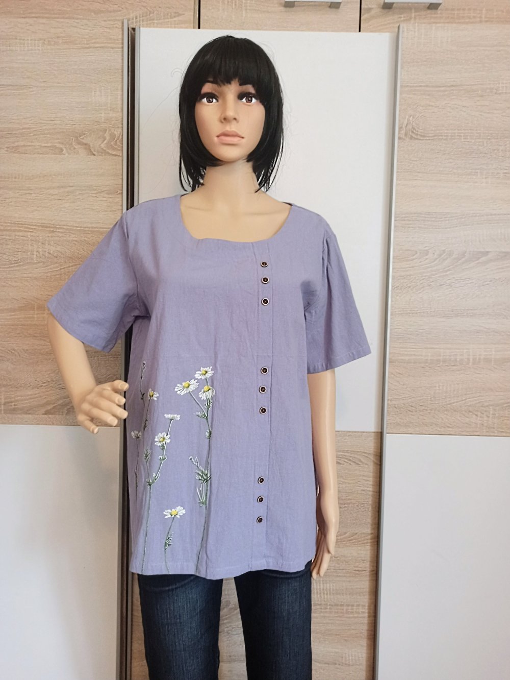 Schöne Bluse in Farbe Flieder mit Blümchen