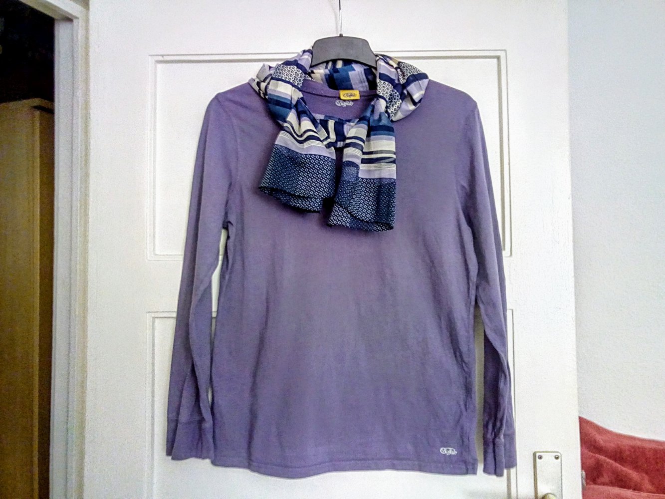 Sehr schönes Langarm-Shirt in in dunkles Lila von Buffalo