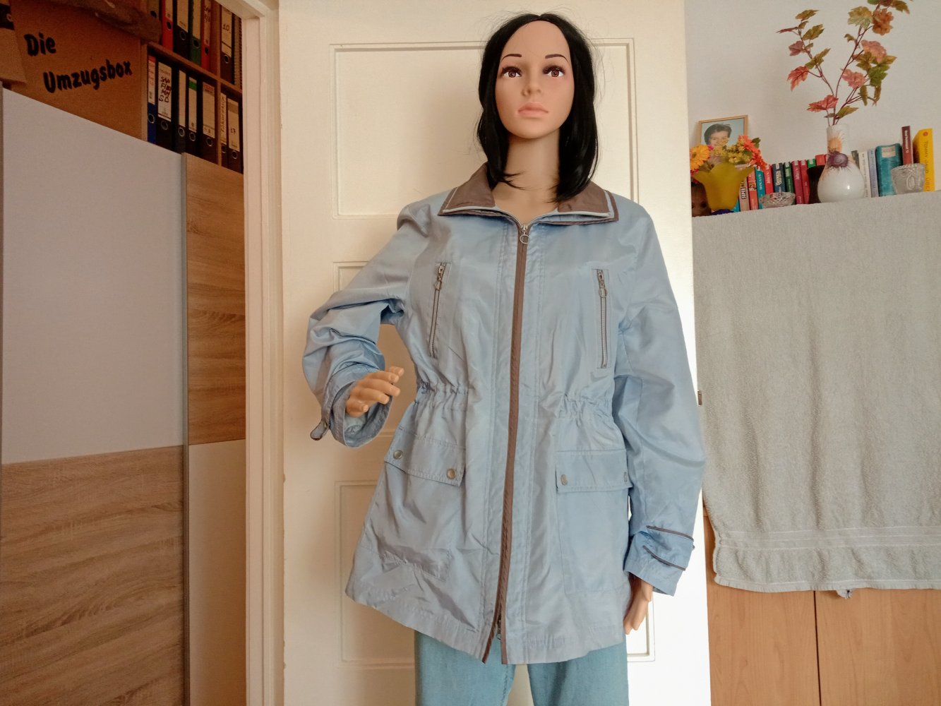 Schöne leichte Jacke in helles blau von Lady’s Collection 