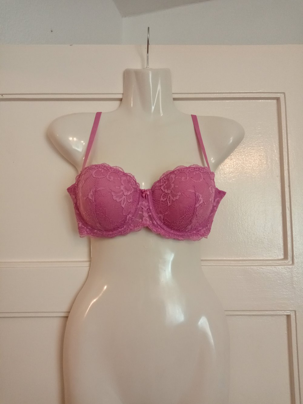 Sehr schönes BH in Rose mit Spitze 