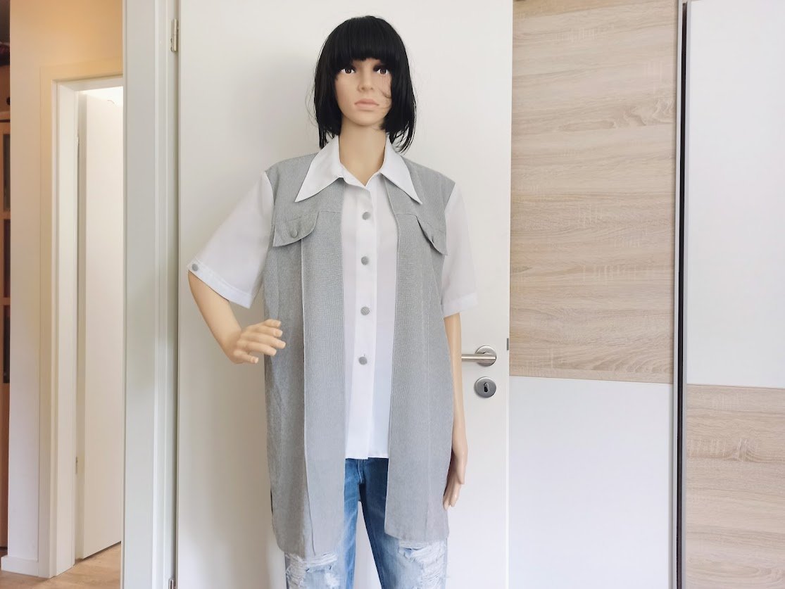 Sehr schöne leichte Bluse grau/weiß