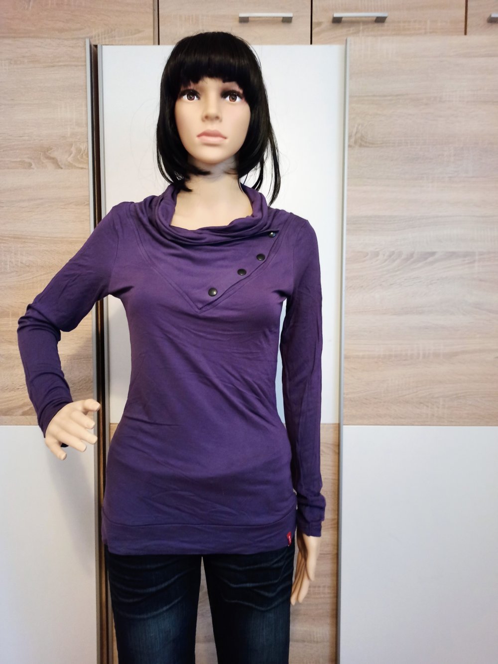 Sehr schöner Langarm-Shirt von EDC in Lila