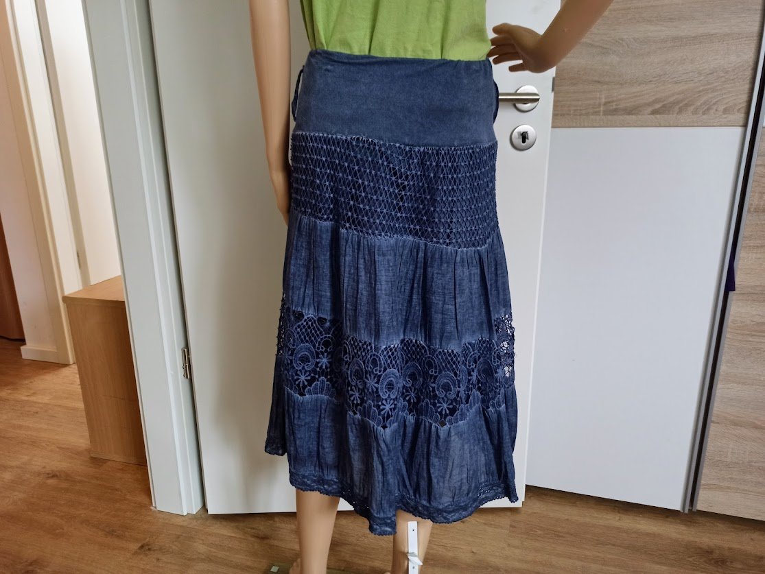 Schöner blauen Rock mit Spitze