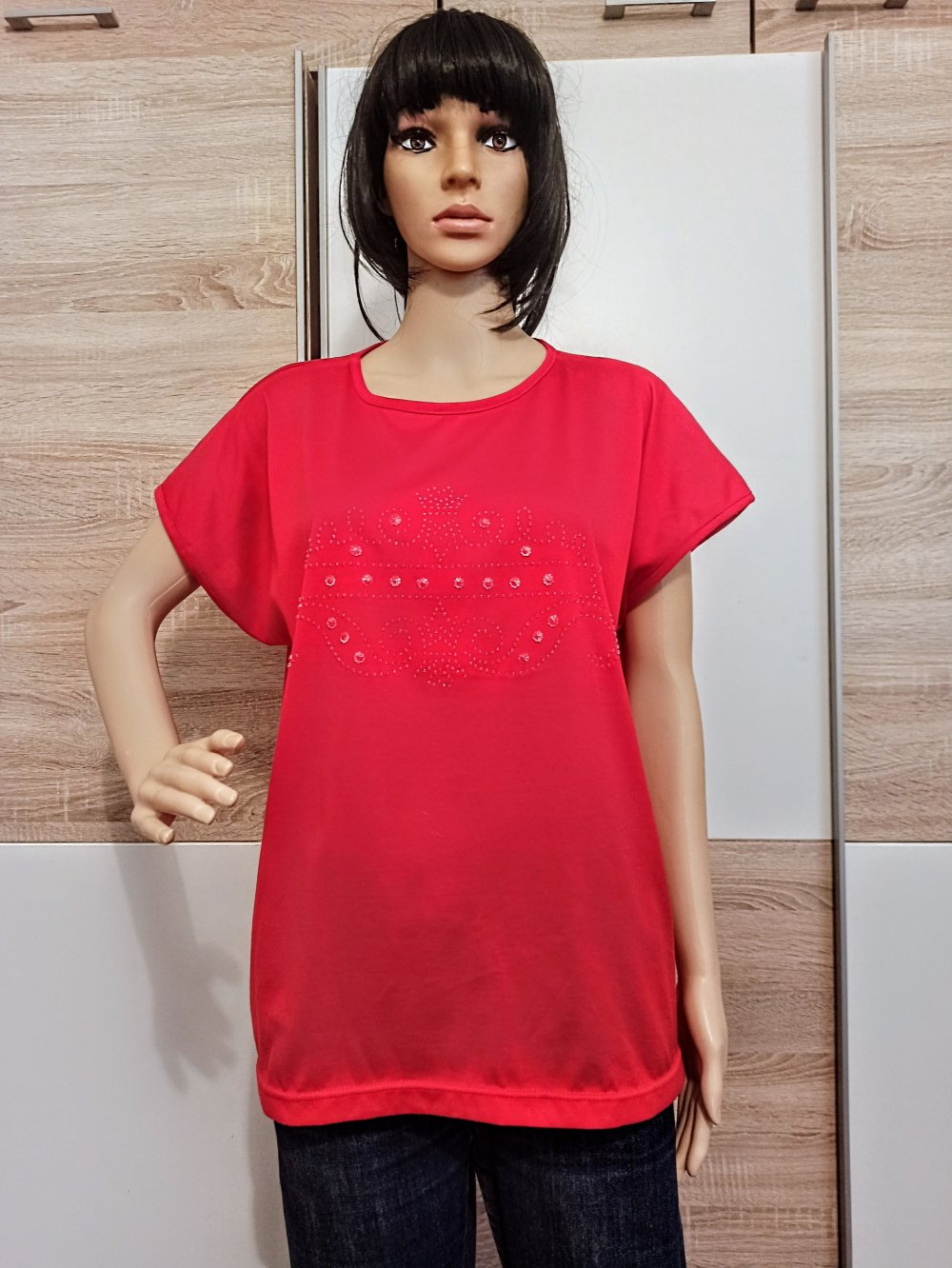 Schönes T-Shirt in rot mit Strasssteinen