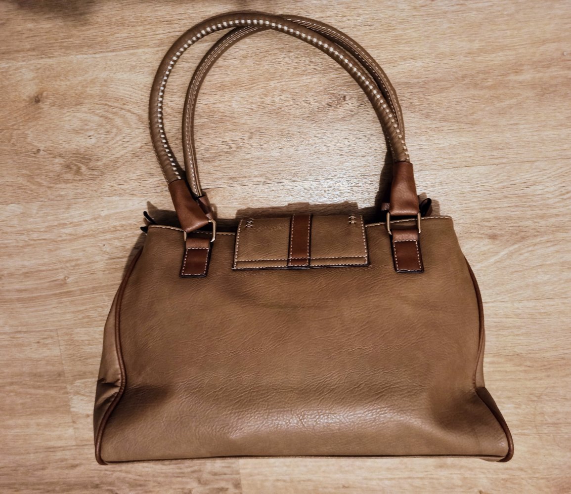 Schöne Hand-Tasche in hell-braun