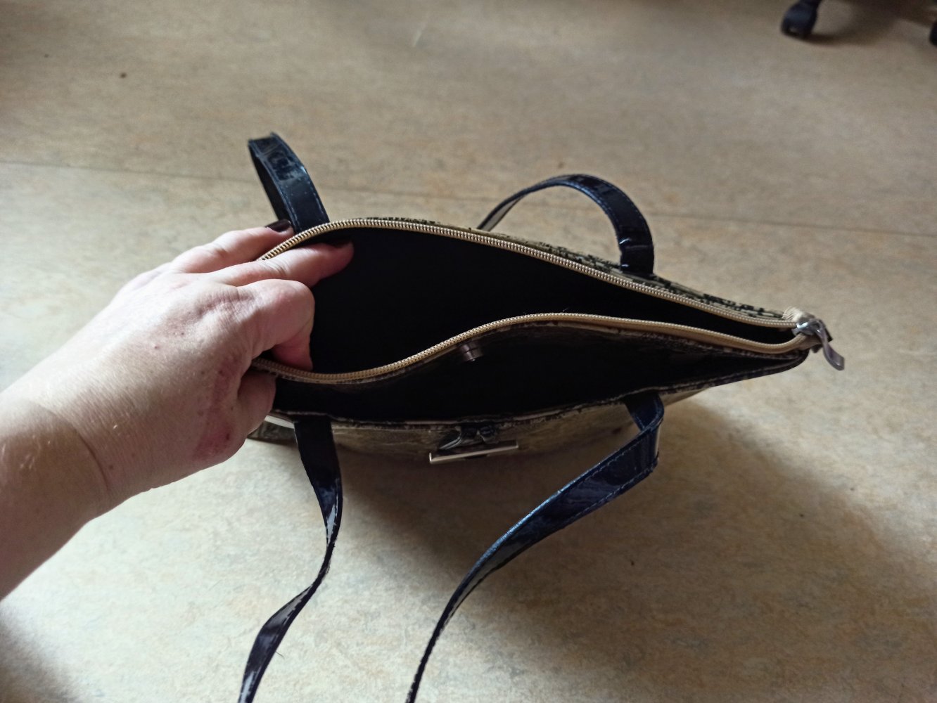 Schöne Damen Tasche in Schlangenmuster von Mylena 