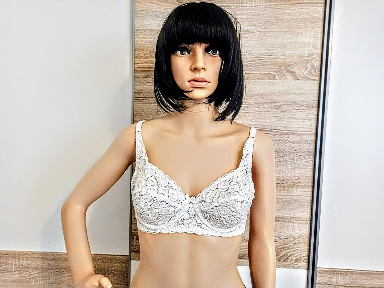 Sehr schönes BH mit spitze in Cremefarbe