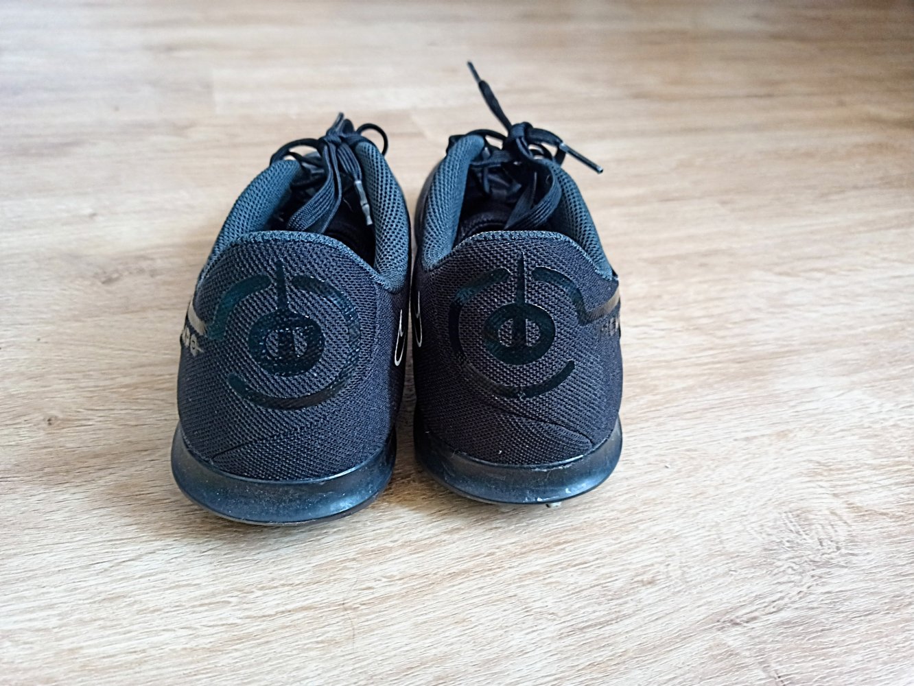 Sehr schöne Sneakers in schwarz von Nike