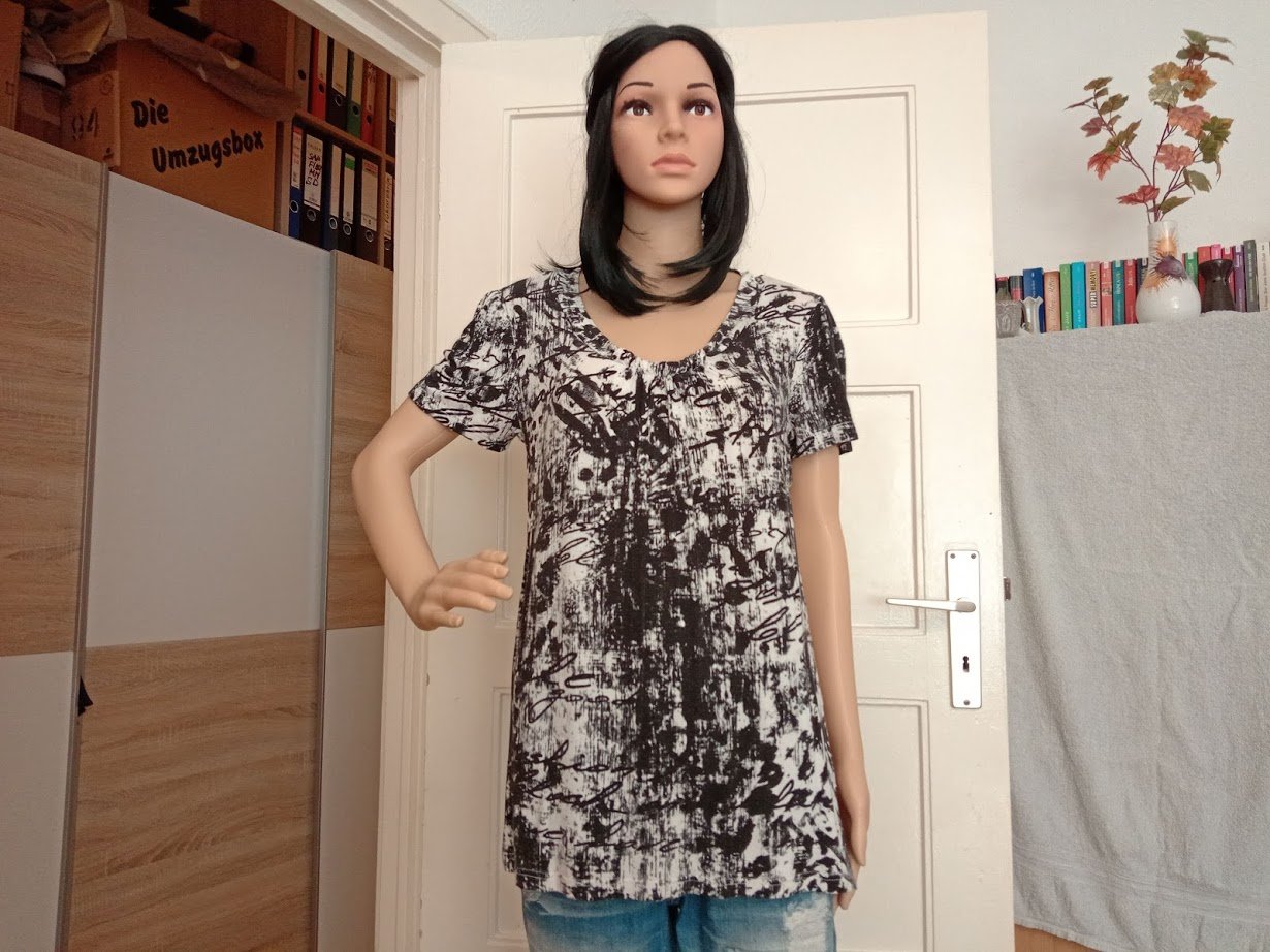 Sehr schöner Shirt von Janina schwarz-weiß 