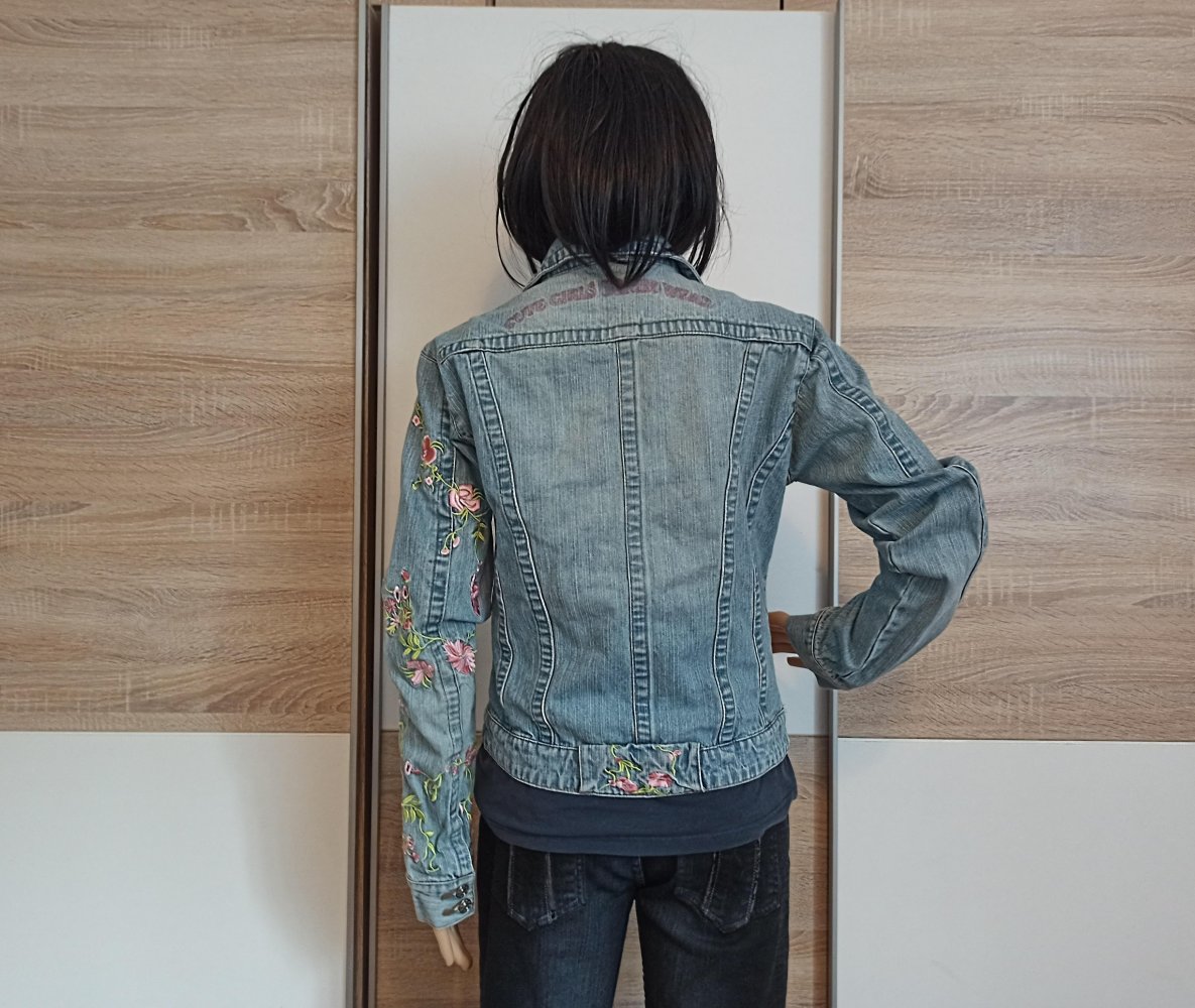 Schöne Jeans-Jacke von Hot&Spicy mit Blümchen