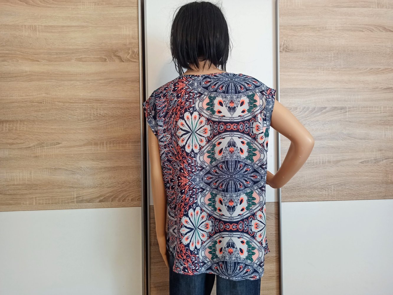 Sehr schöner bunter Top in pink/marienblau/weiß/grün