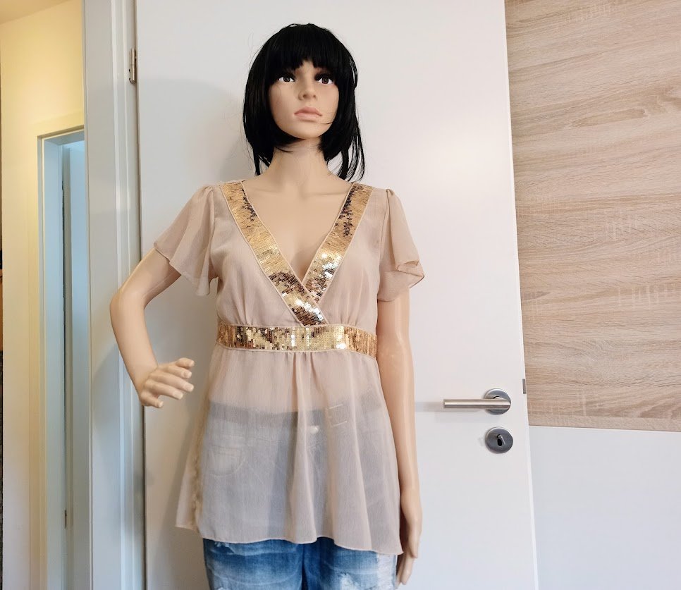 Schöne durschsichtige Bluse in beige mit Strapssteinen von Divided