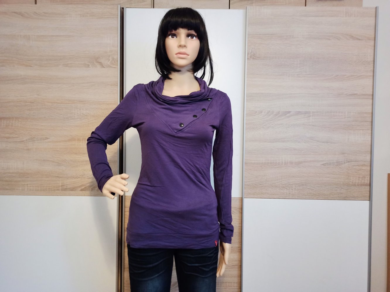 Sehr schöner Langarm-Shirt von EDC in Lila