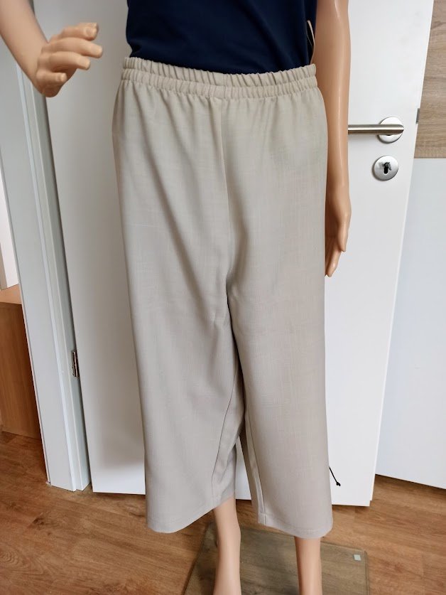Schöne leichte Hose in Farbe Creme