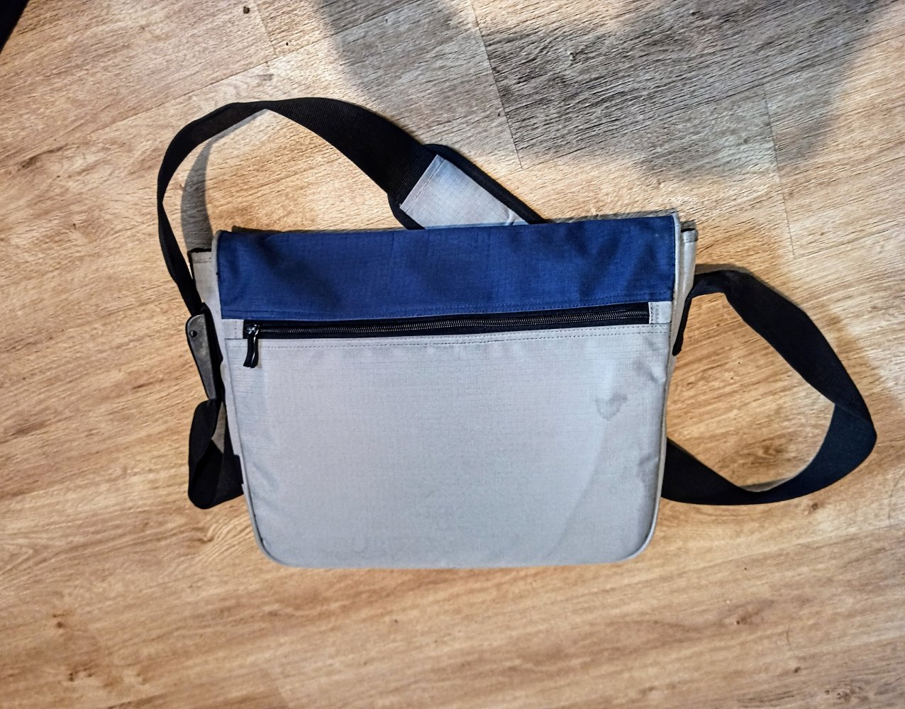 Schöne Tasche in marienblau