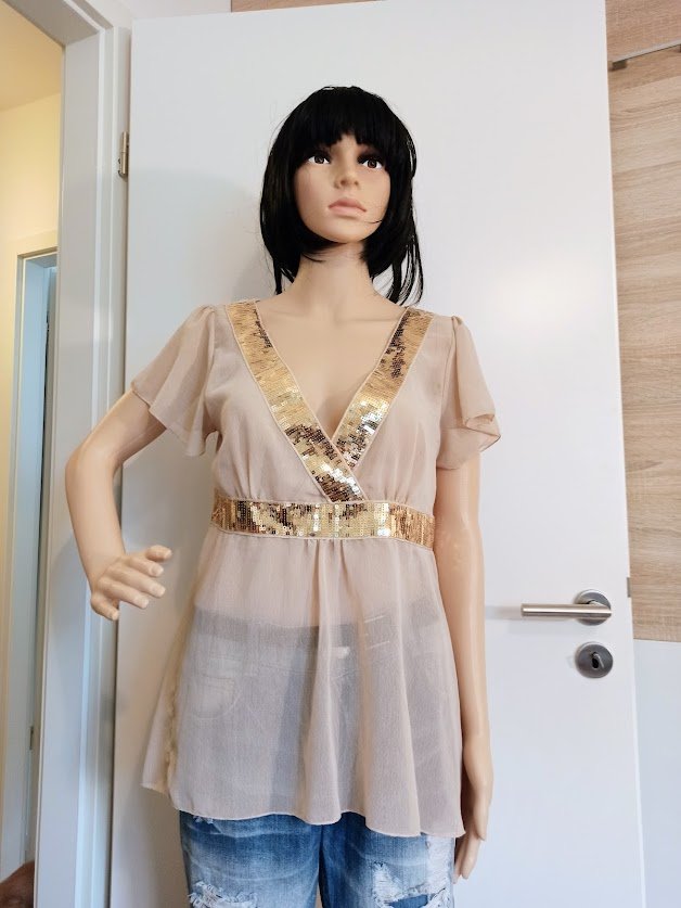 Schöne durschsichtige Bluse in beige mit Strapssteinen von Divided