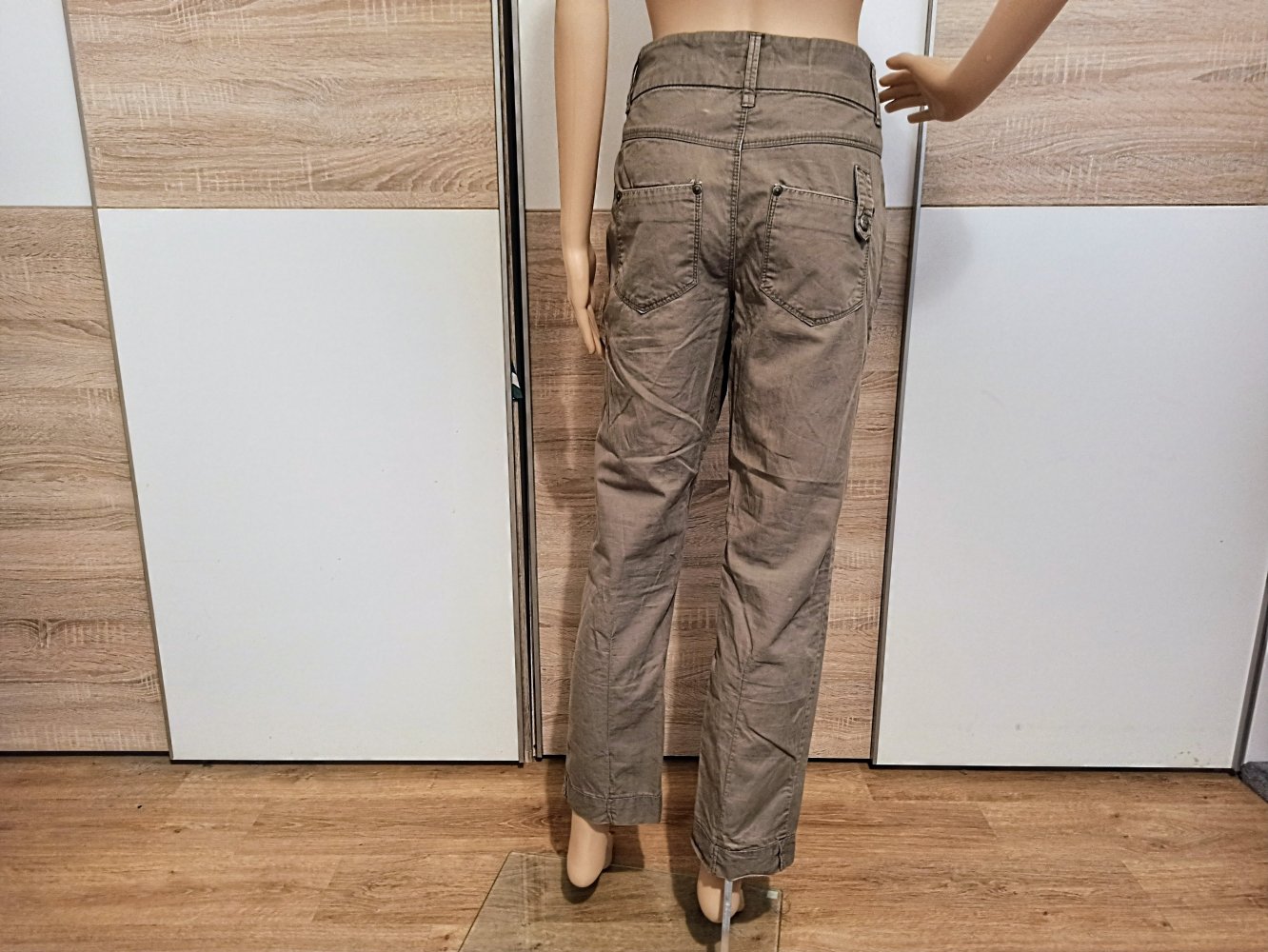 Schöne Hose in khaki von Only