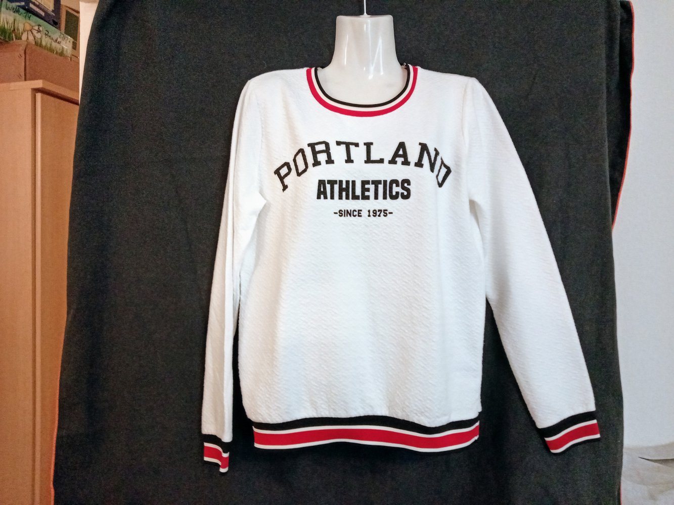 Sehr schöner Langarm-Shirt von FBSister in Weiß