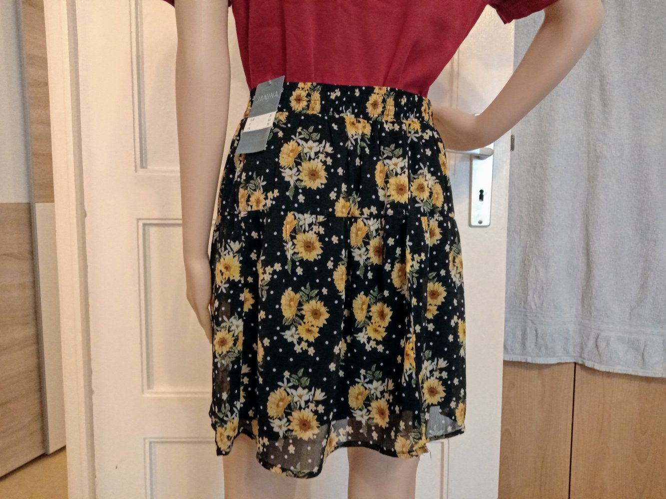 Schöner leichter Blümchen Rock in von Janina