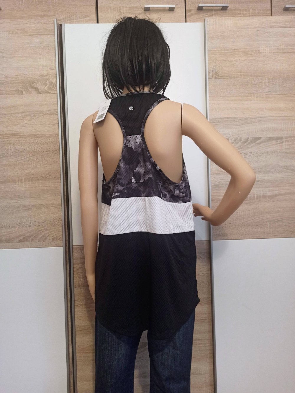 Schönes sport T-Shirt in swarz/weiß von Sophia Thiel