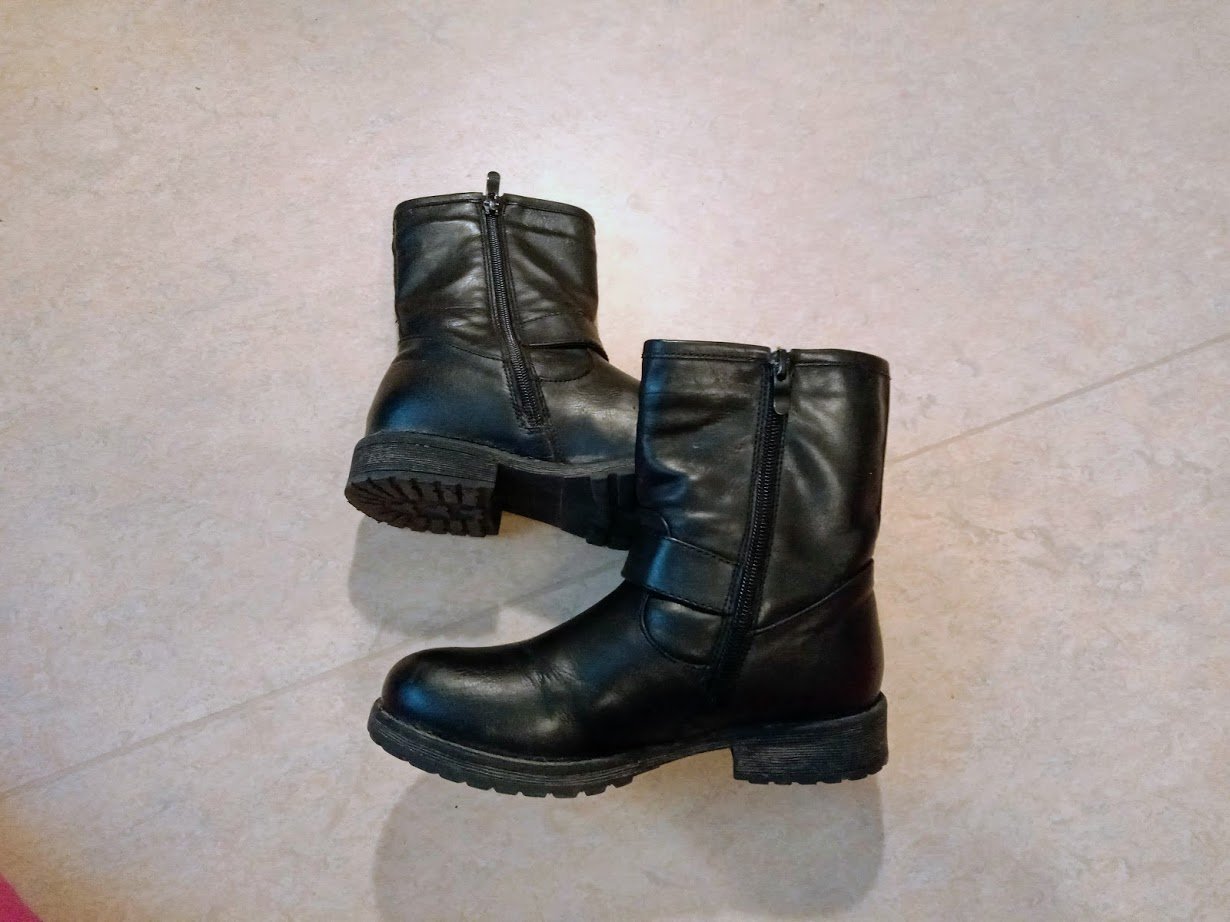 Tolle Stiefeletten in schwarz von super mode