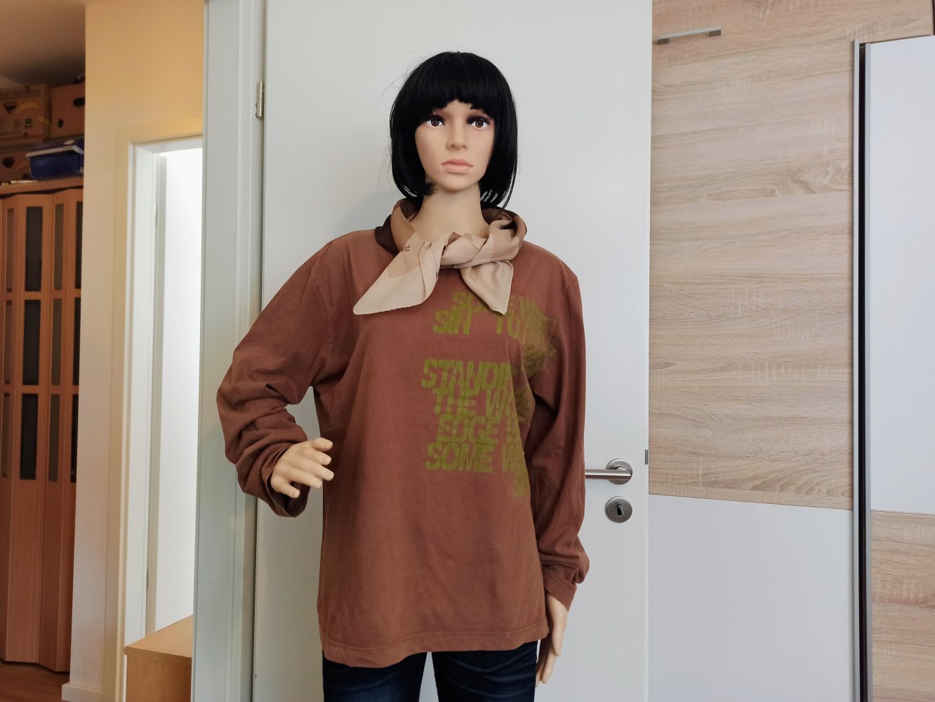 Schöner Langarm-Shirt in braun von review