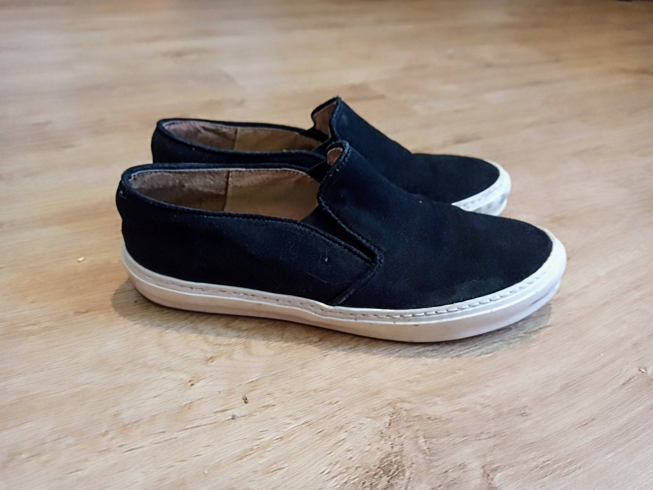 Sehr schöne Sneakers in schwarz