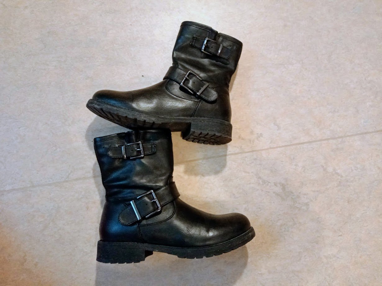 Tolle Stiefeletten in schwarz von super mode