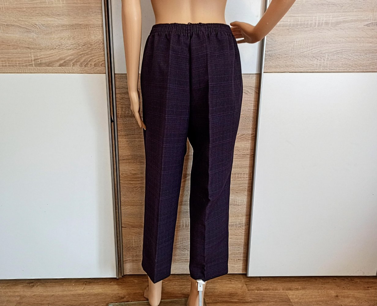 Schöne karierte Hose in Lila von Franztex