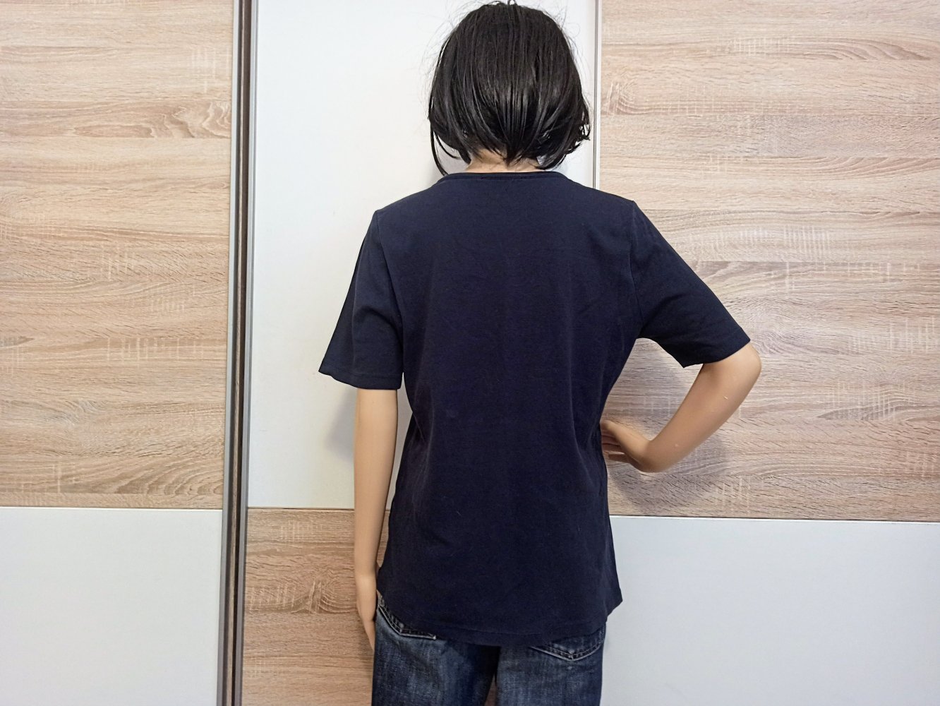 Schönes T-Shirt in marienblau mit Strasssteinen von Fabiani